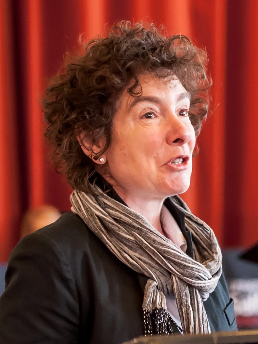 Photograph of Jeanette Winterson speaking